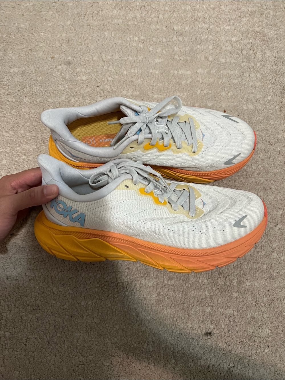 HOKA Arahi 6
